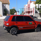 Colisão entre táxi e carro de passeio interdita via no centro de Piripiri