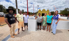 Prefeita Karyne do Rodrigão inaugura nova praça em Cocal de Telha
