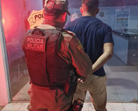 Homem é detido por agressão à companheira na cidade de Brasileira