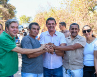 Prefeito João Arilson entrega primeiras ladeiras pavimentadas que ligam a sede à comunidade Cabreiro