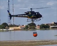 Helicóptero da PM ajuda no combate a incêndio de grande proporção em Campo Maior