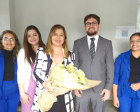 Dra. Carmen Gean retorna ao seu escritório de advocacia e é recebida com flores