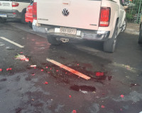 Dupla tenta roubar médico que comprava rosas no Dia dos Namorados e um é baleado por policial