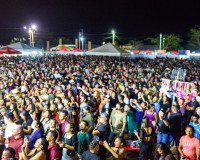 Zezo, Raí Saia Rodada e Luan Estilizado atraem multidão na quinta noite da Expoagro em Piripiri