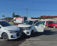 Colisão envolvendo três veículos deixa uma pessoa ferida na BR-343