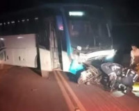 Acidente entre moto e ônibus deixa jovem em estado grave em José de Freitas