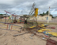 Brinquedo de parque de diversões desaba no Piauí e deixa crianças e adolescentes feridos