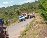 Homem é socorrido pelo SAMU após cair de moto