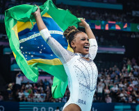 Rebeca Andrade ganha mais uma medalha de prata e faz história em Paris-2024