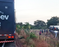 Caminhão da Ambev tomba na PI-112 no norte do estado