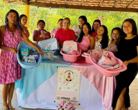 Prefeita Karyne entrega kits de enxovais para mães de Cocal de Telha