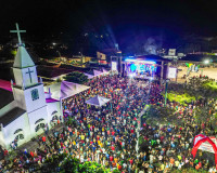 Multidão lota Cocal de Telha na Festa do Trabalhador