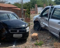 Colisão entre carros deixa dois feridos na PI-477 em Pedro II