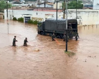 Com fortes chuvas em Picos, Exército e Bombeiros auxiliam famílias atingidas por enchentes