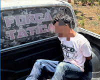 PM prende acusado de violência doméstica e incendiar casa