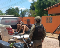 Polícia Militar prende suspeitos de assalto a posto de combustíveis
