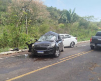 Acidente com três veículos deixa seis pessoas feridas na PI-113