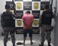 Homem é preso acusado de agredir mãe e irmã em Esperantina