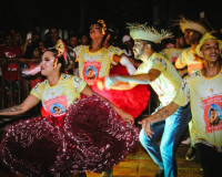 Junina Bela Flor faz apresentação na praça da bandeira em Piripiri