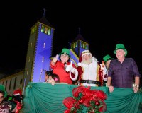 NATAL DOS SONHOS: Chegada do Papai Noel encanta piripirienses