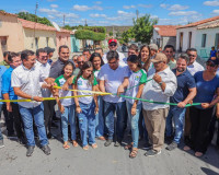 Em Assunção do Piauí, governador vistoria obras da PI-115 e inaugura pavimentação de ruas