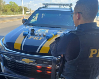 Motorista abandona carro com drogas ao ser parado pela PRF