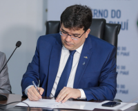 Governo do Piauí sanciona leis que fortalecem ações contra crimes patrimoniais e criam estatuto de p