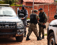 Criança de 5 anos é baleada acidentalmente ao manusear arma