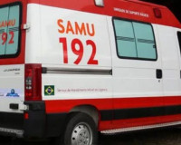 Homem finge dor no peito e chama ambulância para pegar carona até bar; falso paciente é investigado