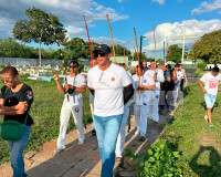 Ao som de berimbaus, capoeiristas prestam última homenagem a David, vítima de acidente elétrico