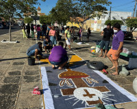 Avenida Tomaz Rebelo amanhece coberta de fé e arte em Piripiri