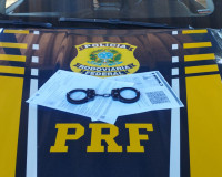 PRF prende homem com mandado de prisão na BR-343
