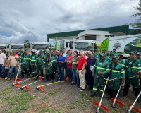 Prefeita Jôve Oliveira entrega caminhões compactadores e lança super mutirão da limpeza em Piripiri