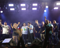 Multidão celebra os 115 anos de Piripiri com grande show na Avenida Aderson Alves Ferreira