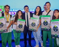 Rafael Fonteles entrega medalhas da OBMEP 2024 e premia estudantes nas Olimpíadas do Conhecimento