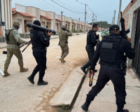 Mulheres suspeitas de atuar em facção criminosa são alvos de operação no Piauí