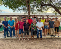 Neto da Chrisfapi se reúne com artistas que se apresentarão na Expoagro 2025 em Piripiri