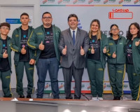 Rafael recepciona estudantes, entre eles jovens de Piripiri, que viajam para intercâmbio na Coreia