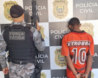 Força Tática prende homem por roubo à mão armada