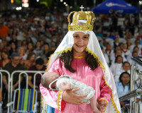 Victoria Maria encanta fiéis na última novena em Piripiri