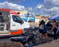 Jovem fica ferida após colisão entre moto e carro em Piripiri