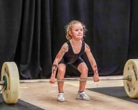 Canadense de 7 anos ganha título de menina mais forte do mundo