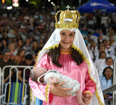 Victoria Maria encanta fiéis na última novena em Piripiri