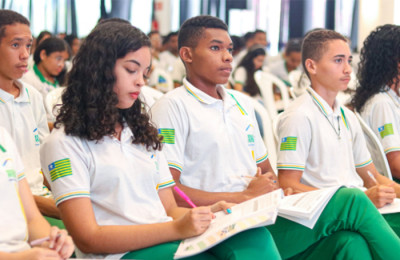 Governo vai premiar estudantes com melhores notas no Enem com PIX de R$ 1,4 mil no Piauí