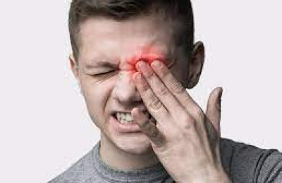 Coçar os olhos pode causar doença que pode levar a cegueira