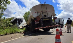 Carreta se envolve em acidente entre Campo Maior e Cocal de Telha e deixa pista interditada