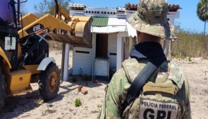 Casas incendiadas, uso de arma e ameaças: moradores relatam ações de suposta milícia no Litoral