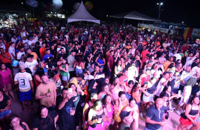 Washington Brasileiro atrai multidão no aniversário de 28 anos de Cocal de Telha