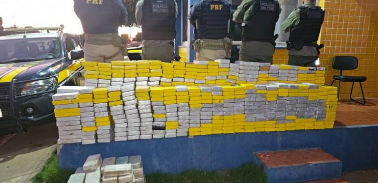 PRF de Picos apreende carga de cocaína avaliada em R$ 133 milhões