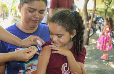 Campanha de vacinação é realizada nas escolas de Piripiri